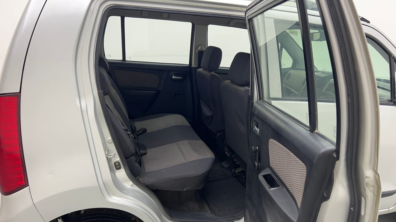 Used 2013 Maruti Suzuki Wagon R LXI CNG Cng Manual interior RIGHT SIDE REAR DOOR CABIN VIEW