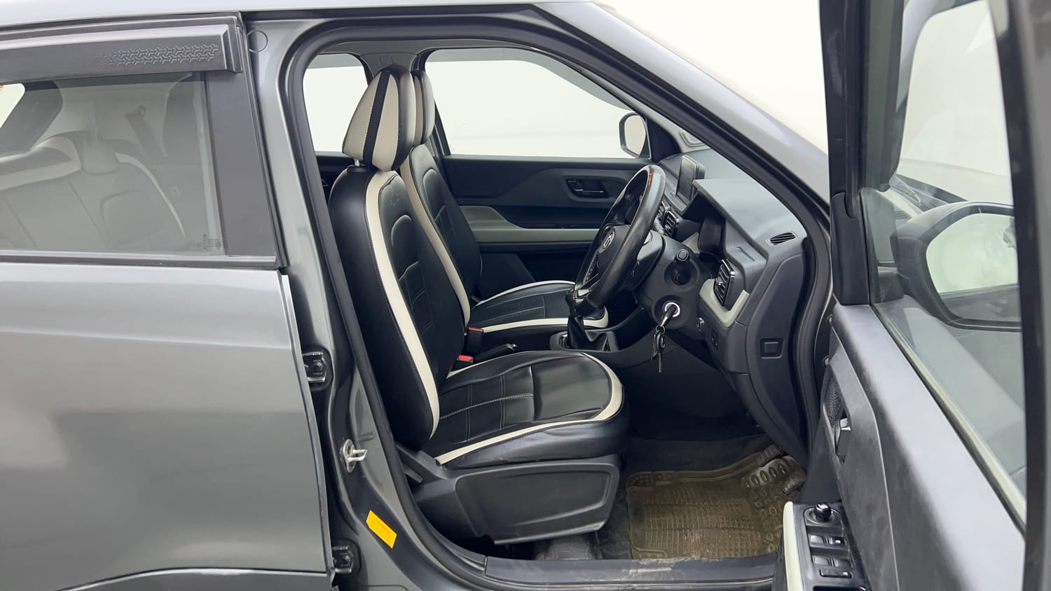Used 2023 Tata Punch Adventure RHYTHM PACK MT Petrol + CNG (Outside Fitted) Cng Manual interior RIGHT SIDE FRONT DOOR CABIN VIEW