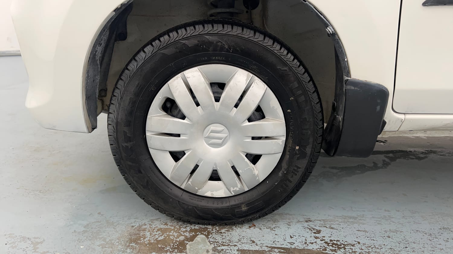 Used 2017 Maruti Suzuki Alto 800 VXI CNG (Outside Fitted) Petrol Manual tyres LEFT FRONT TYRE RIM VIEW