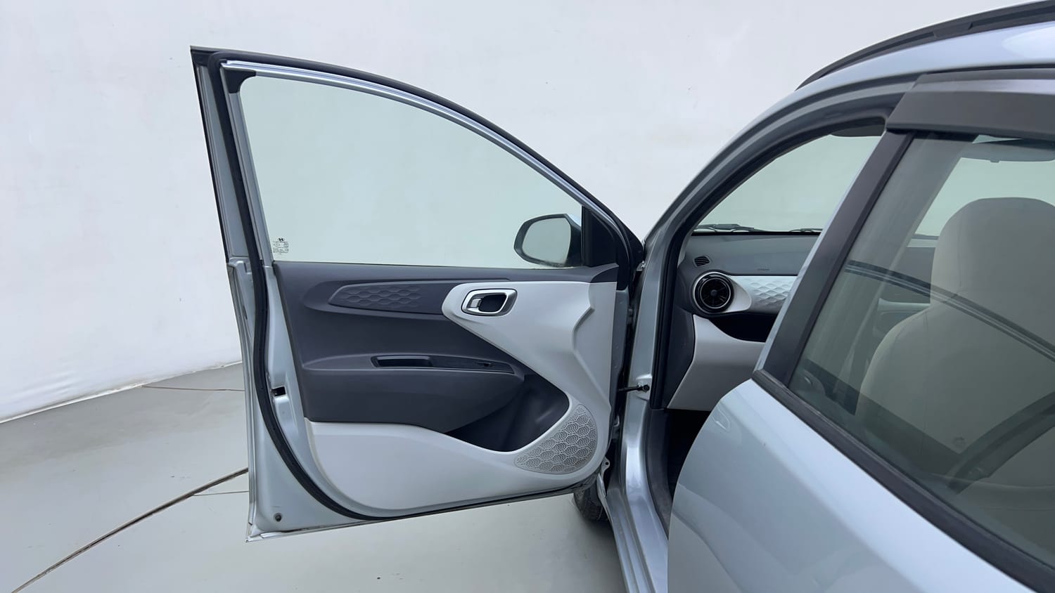 Used 2017 Maruti Suzuki Ertiga VXI CNG Cng Manual interior LEFT FRONT DOOR OPEN VIEW