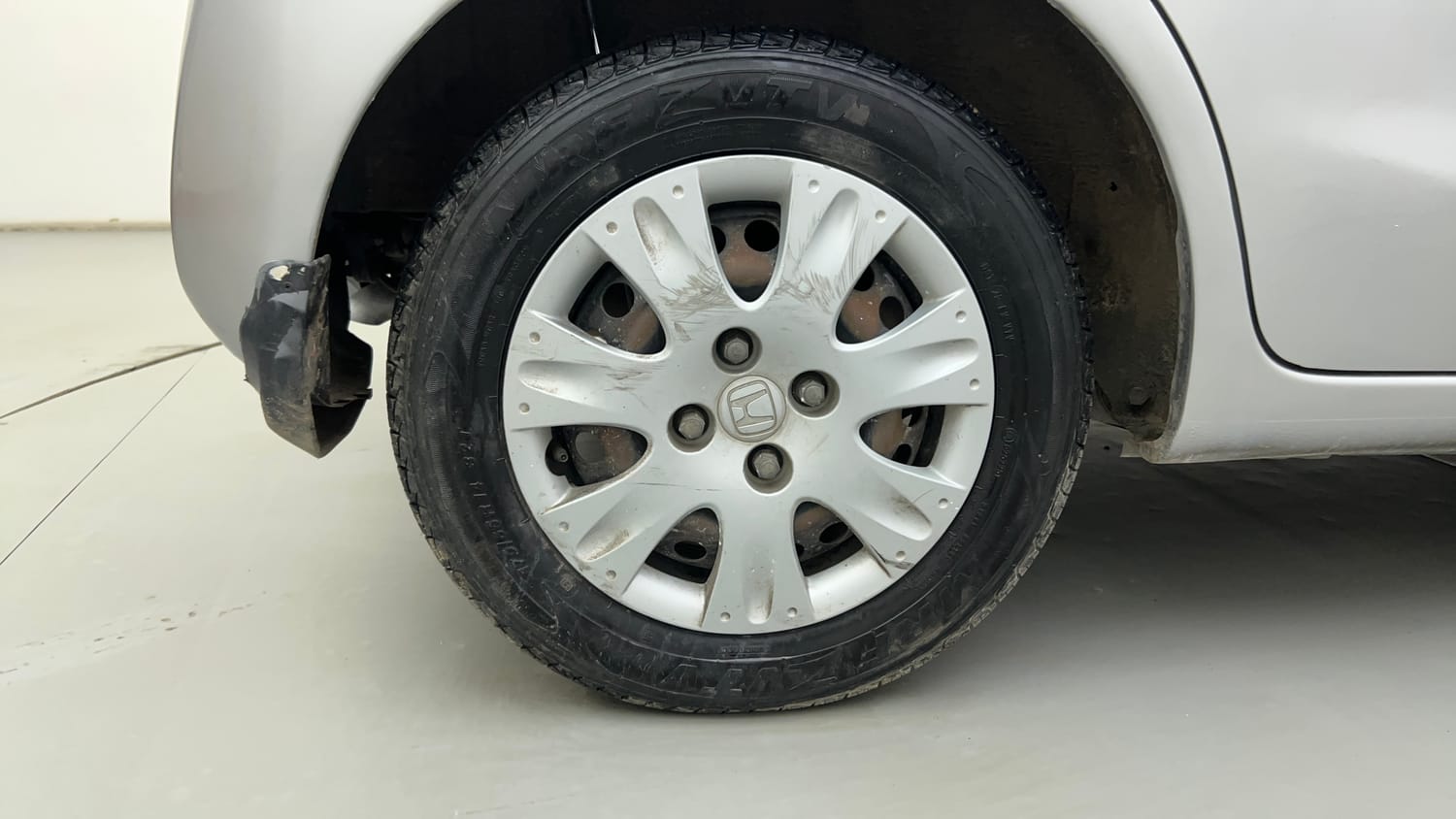 Used 2013 Honda Brio S MT Petrol Manual tyres RIGHT REAR TYRE RIM VIEW