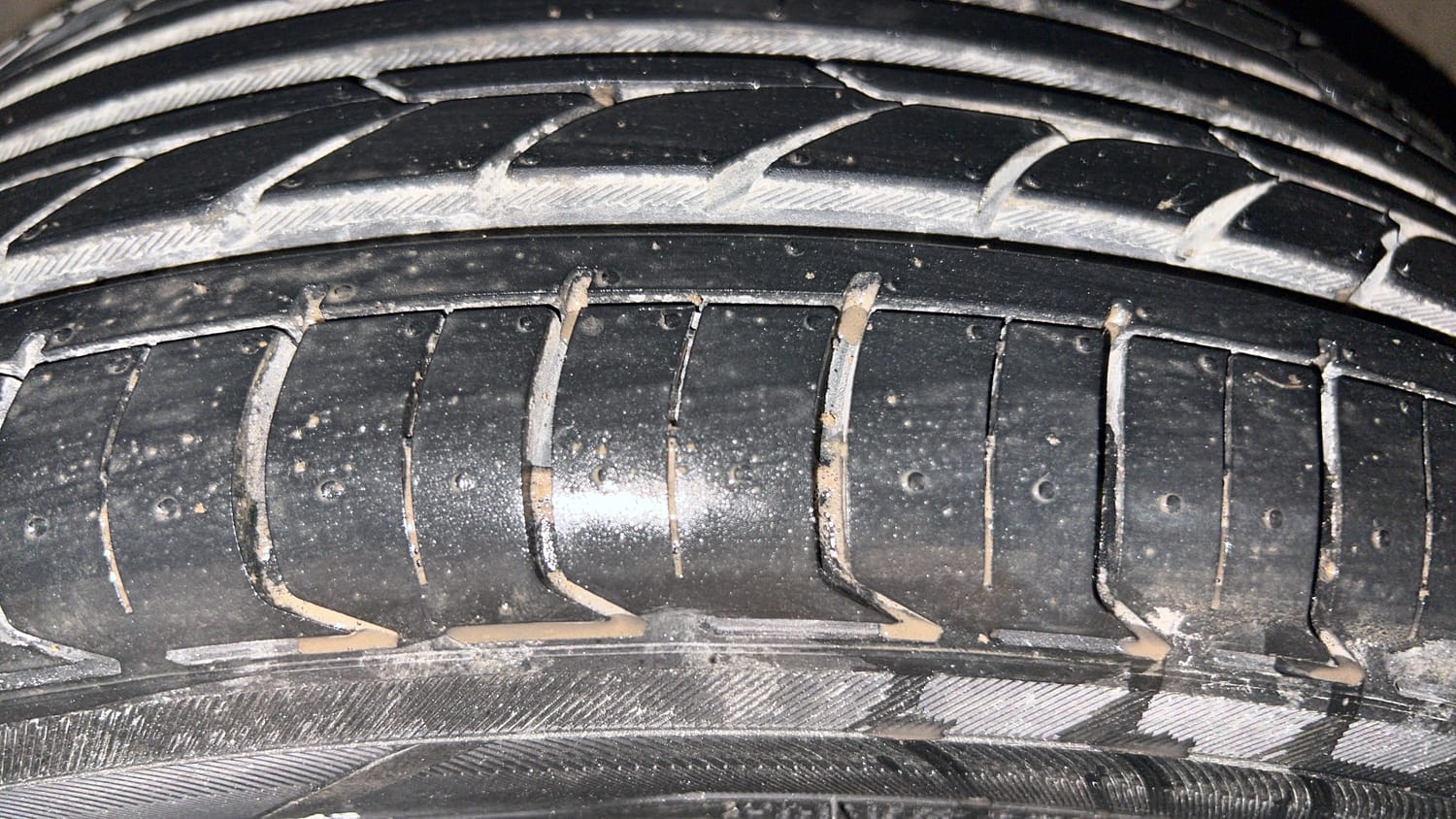 Used 2021 Skoda Rapid Style AT Petrol Automatic tyres LEFT FRONT TYRE TREAD VIEW