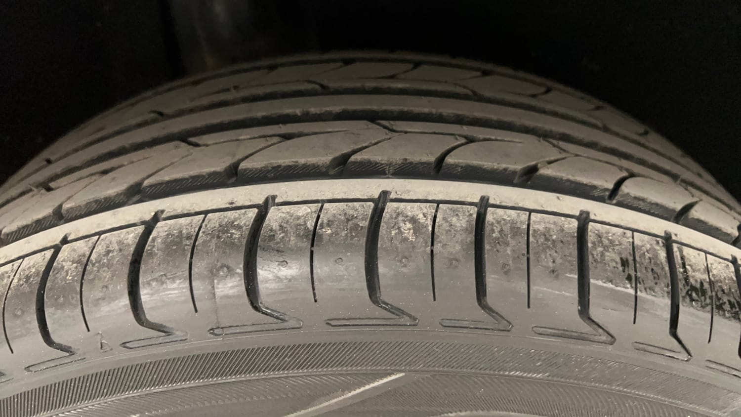 Used 2020 Maruti Suzuki Baleno Zeta Petrol Manual tyres RIGHT REAR TYRE TREAD VIEW
