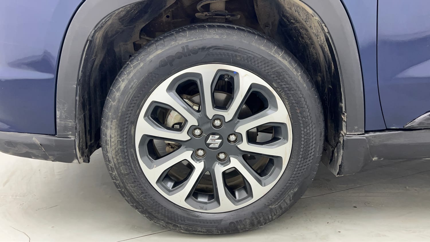 Used 2023 Maruti Suzuki Grand Vitara Zeta Smart Hybrid AT Petrol Automatic tyres LEFT FRONT TYRE RIM VIEW