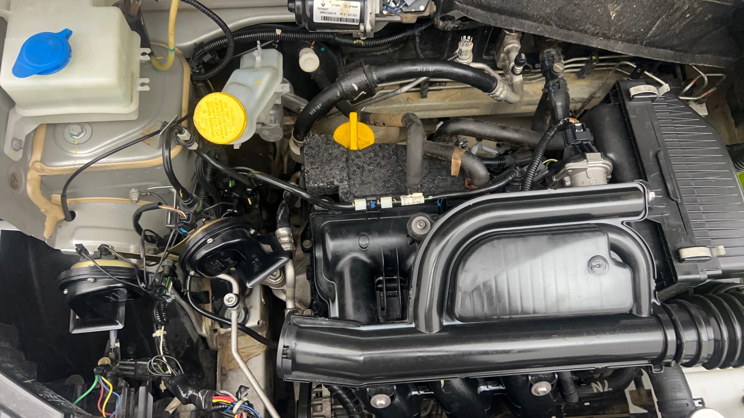 Used 2022 Renault Kwid RXT 1.0 AMT (O) Petrol Automatic engine ENGINE RIGHT SIDE VIEW