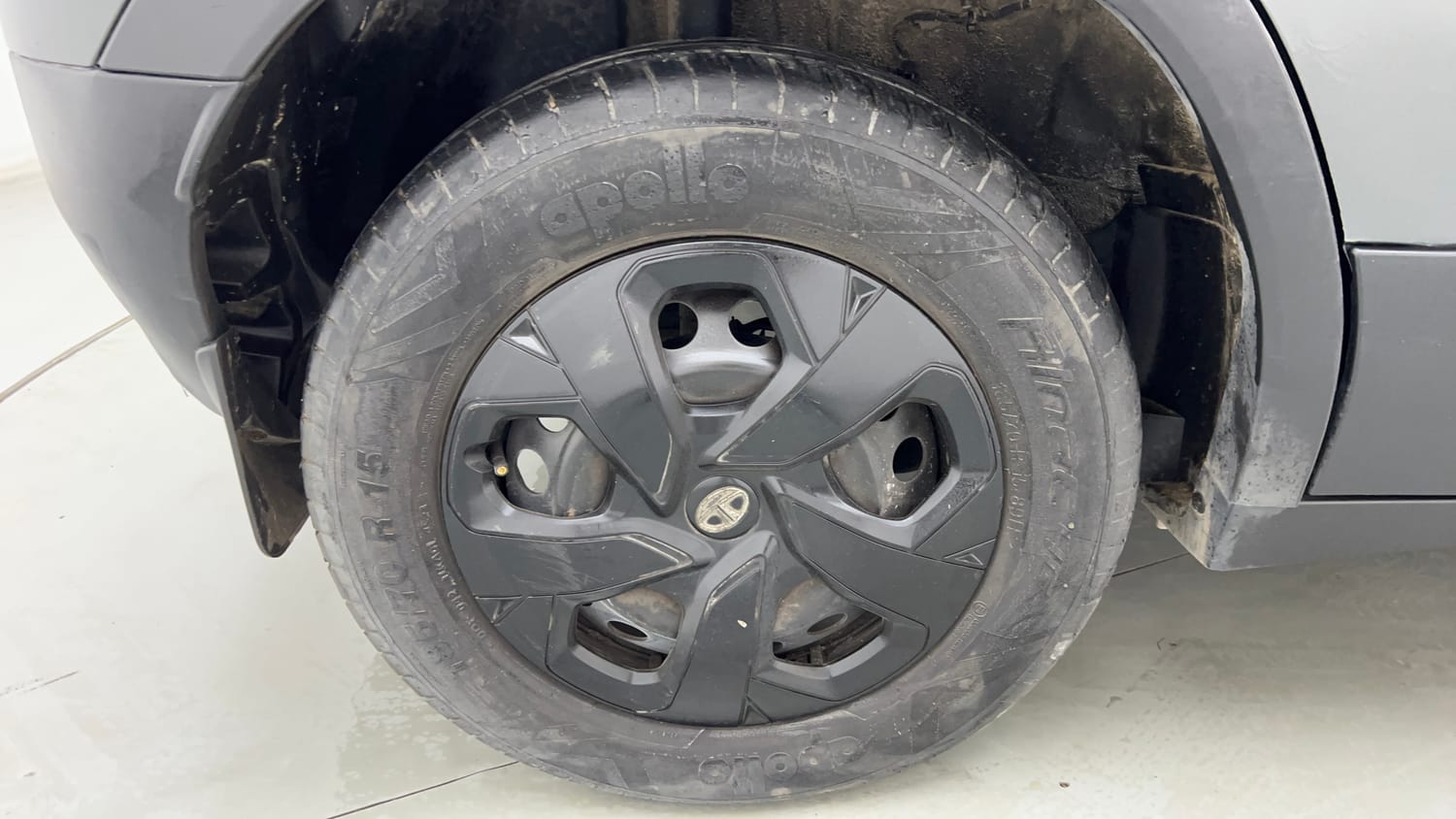 Used 2023 Tata Punch Adventure RHYTHM PACK MT Petrol + CNG (Outside Fitted) Cng Manual tyres RIGHT REAR TYRE RIM VIEW