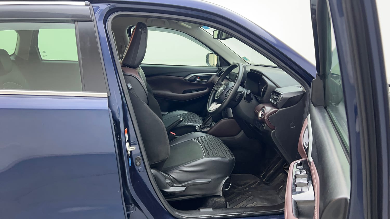 Used 2023 Maruti Suzuki Grand Vitara Zeta Smart Hybrid AT Petrol Automatic interior RIGHT SIDE FRONT DOOR CABIN VIEW