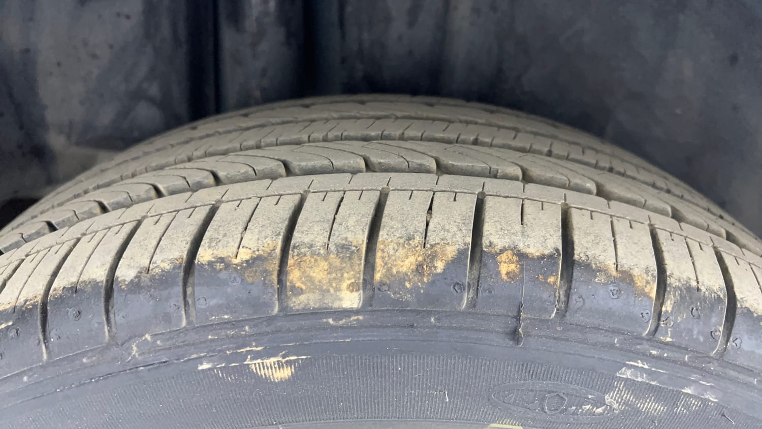 Used 2017 Maruti Suzuki Ciaz Alpha 1.4 AT Petrol Automatic tyres RIGHT REAR TYRE TREAD VIEW