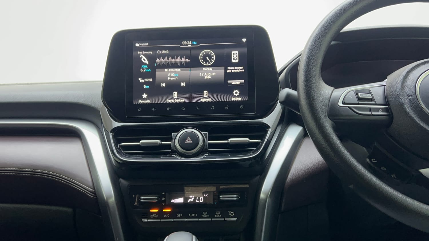 Used 2023 Maruti Suzuki Grand Vitara Zeta Smart Hybrid AT Petrol Automatic interior MUSIC SYSTEM & AC CONTROL VIEW