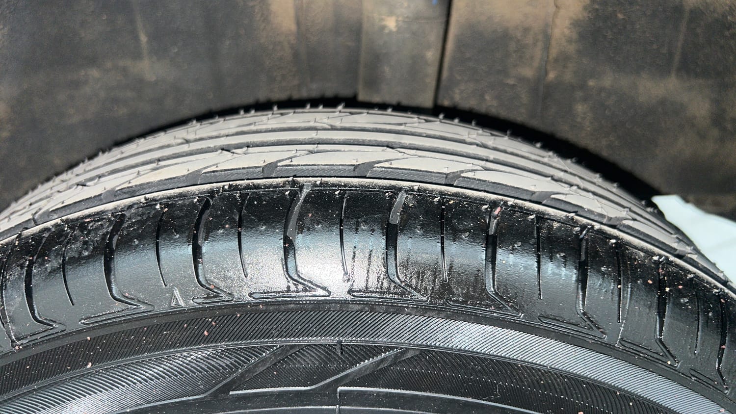 Used 2022 Renault Kwid RXT 1.0 AMT (O) Petrol Automatic tyres LEFT REAR TYRE TREAD VIEW