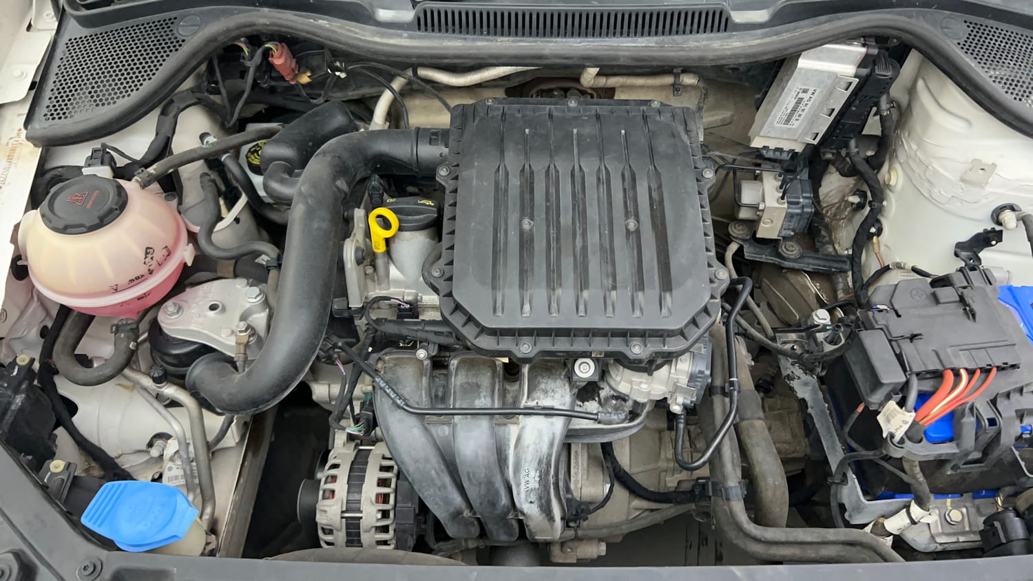 Used 2019 Volkswagen Ameo Comfortline 1.0L (P) Petrol Manual engine ENGINE RIGHT SIDE VIEW