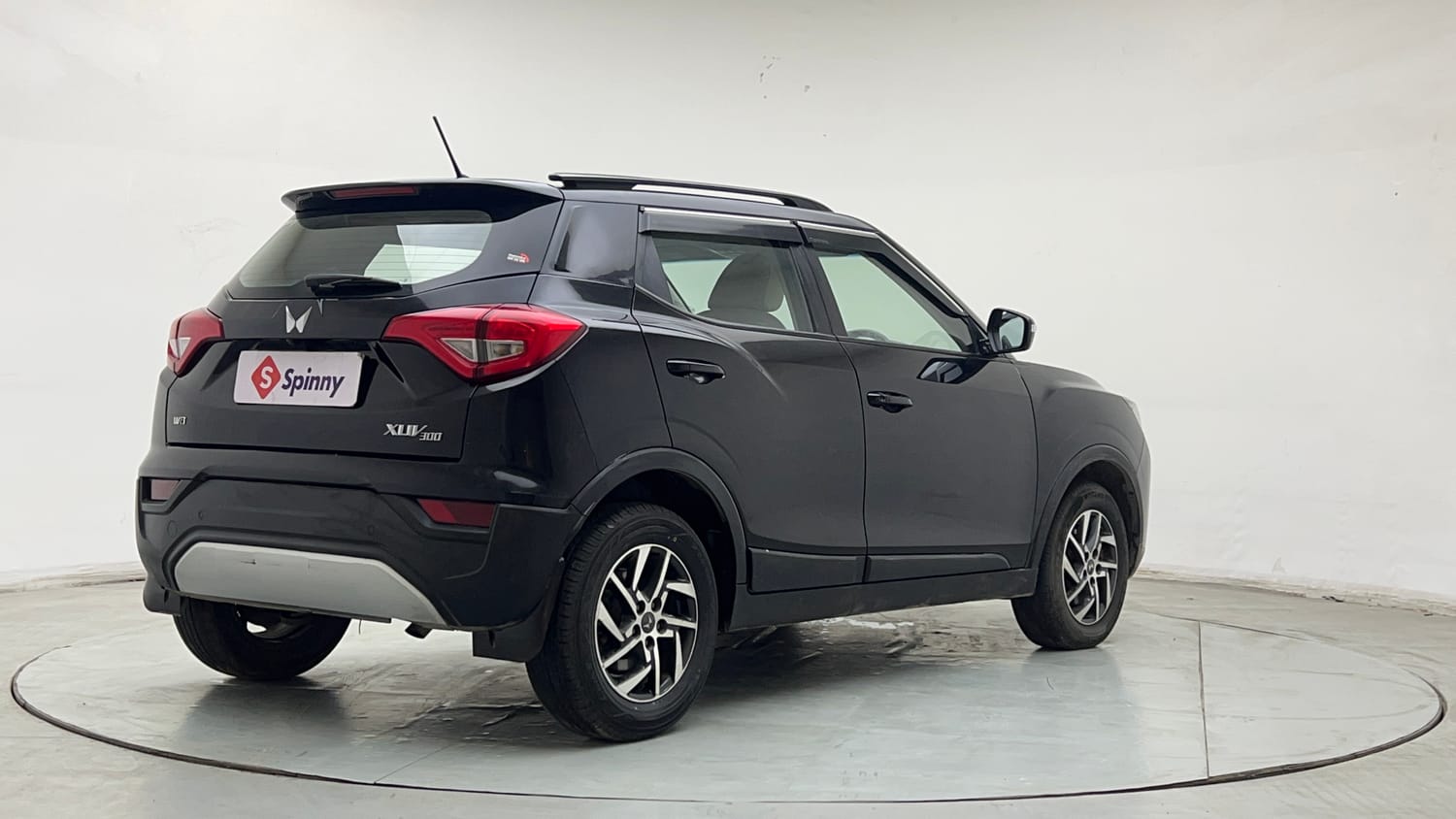 Used 2022 Mahindra XUV 300 W8 (O) 1.5 Diesel Diesel Manual exterior RIGHT REAR CORNER VIEW