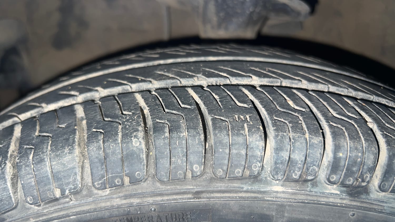 Used 2014 Hyundai i10 Sportz 1.1 iRDE2 Petrol Manual tyres LEFT FRONT TYRE TREAD VIEW