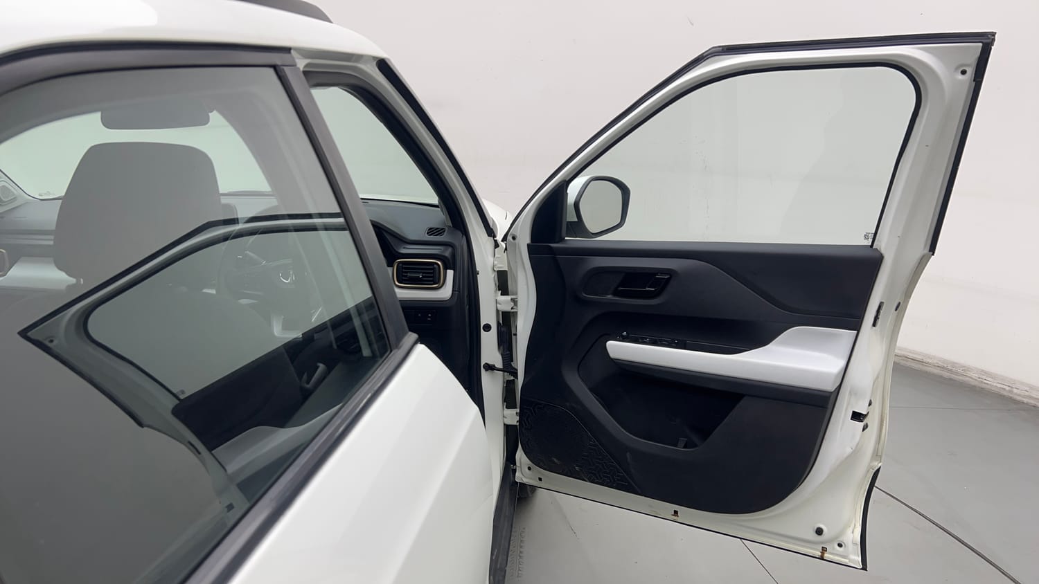 Used 2023 Tata Punch Accomplished Dazzle Sunroof CNG Cng Manual interior RIGHT FRONT DOOR OPEN VIEW