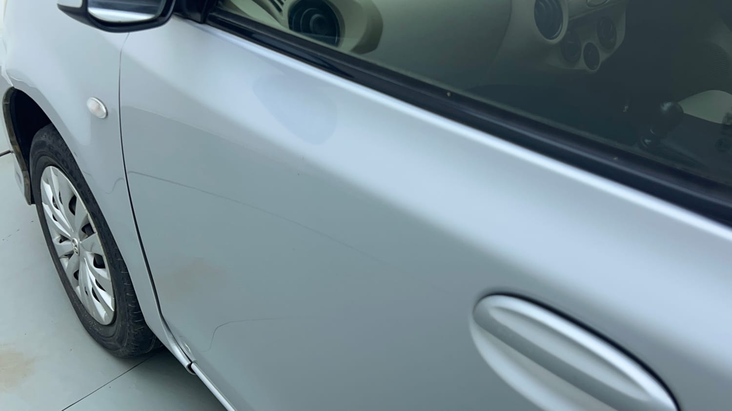 Used 2016 Toyota Etios Liva VD Diesel Manual dents MINOR SCRATCH