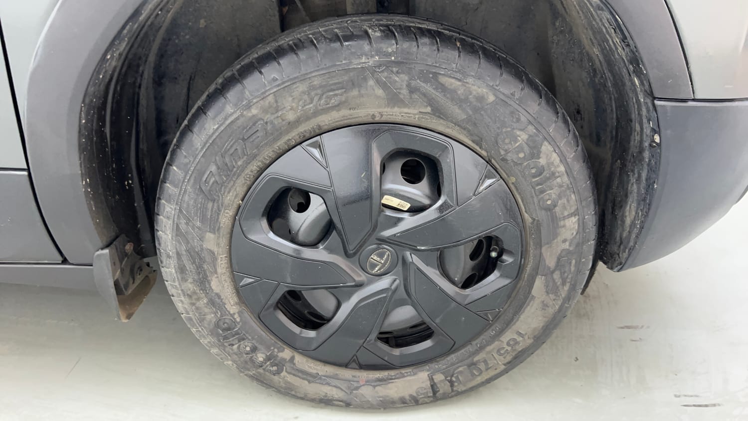 Used 2023 Tata Punch Adventure RHYTHM PACK MT Petrol + CNG (Outside Fitted) Cng Manual tyres RIGHT FRONT TYRE RIM VIEW