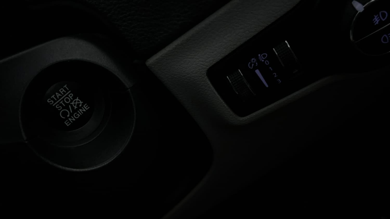 Used 2018 Jeep Compass Limited 1.4 Petrol AT Petrol Automatic top_features Keyless start