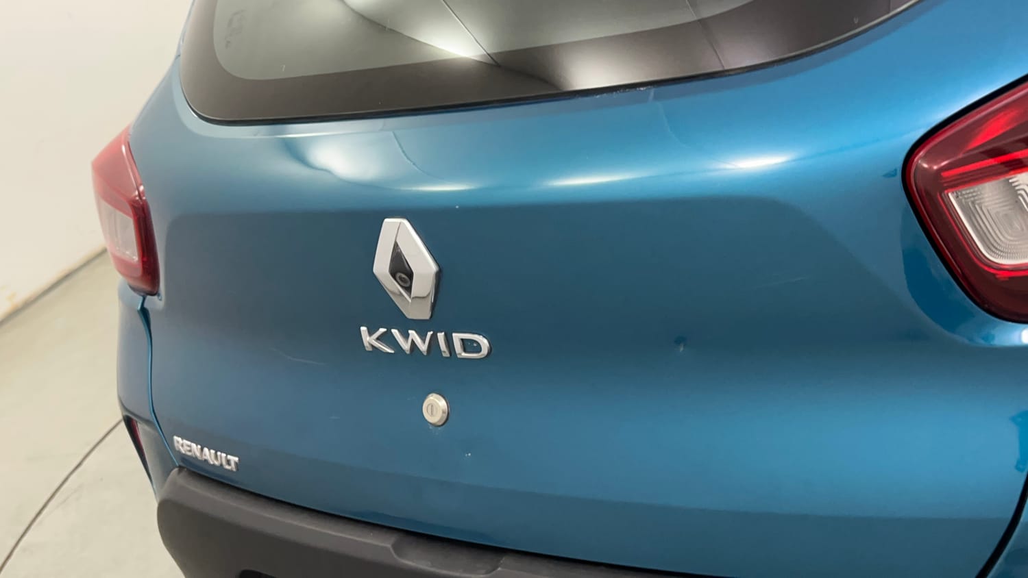 Used 2020 Renault Kwid CLIMBER 1.0 Opt Petrol Manual dents MINOR DENT