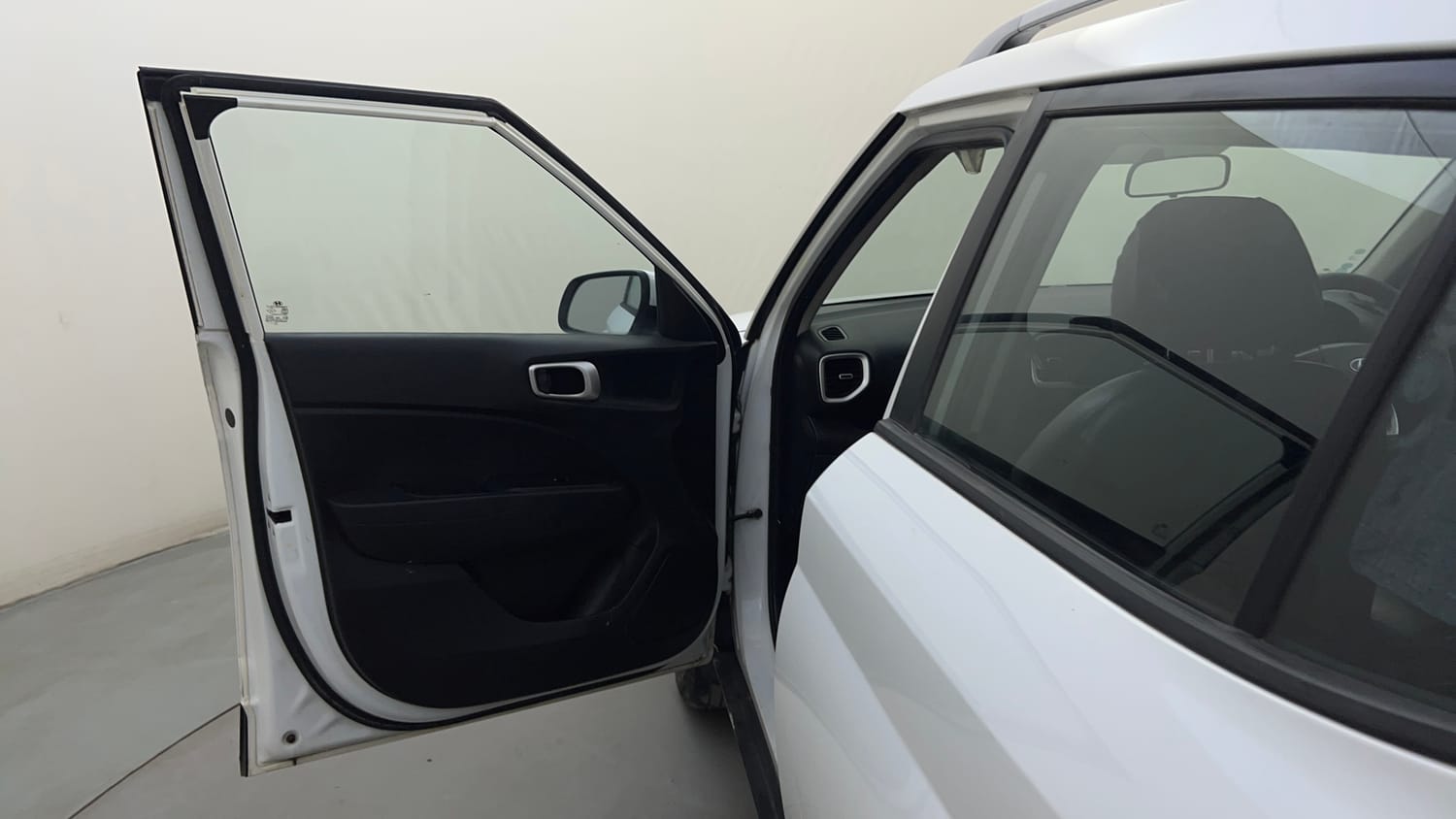 Used 2020 Hyundai Venue SX 1.0 Turbo Petrol Manual interior LEFT FRONT DOOR OPEN VIEW