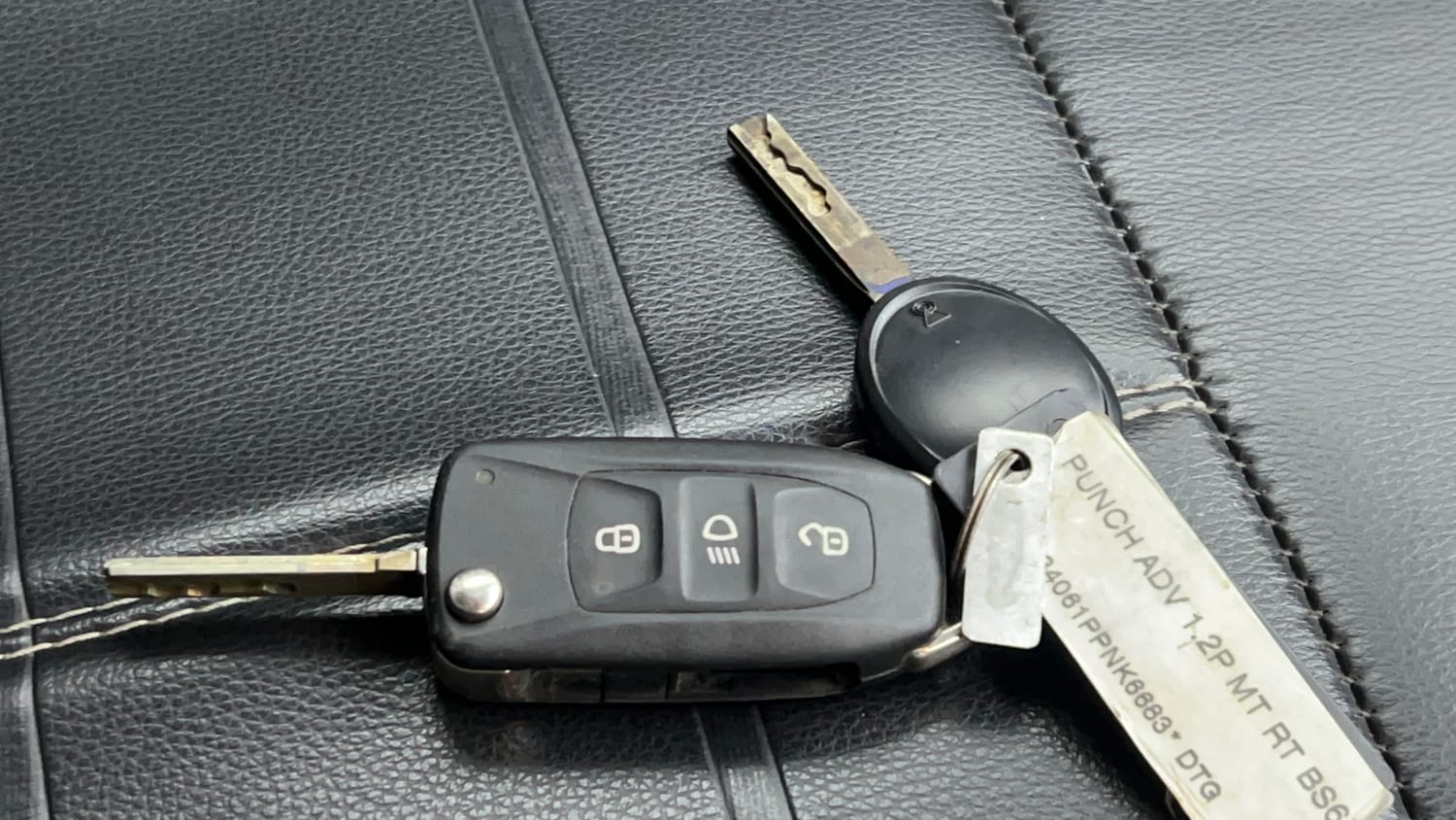 Used 2023 Tata Punch Adventure RHYTHM PACK MT Petrol + CNG (Outside Fitted) Cng Manual extra CAR KEY VIEW