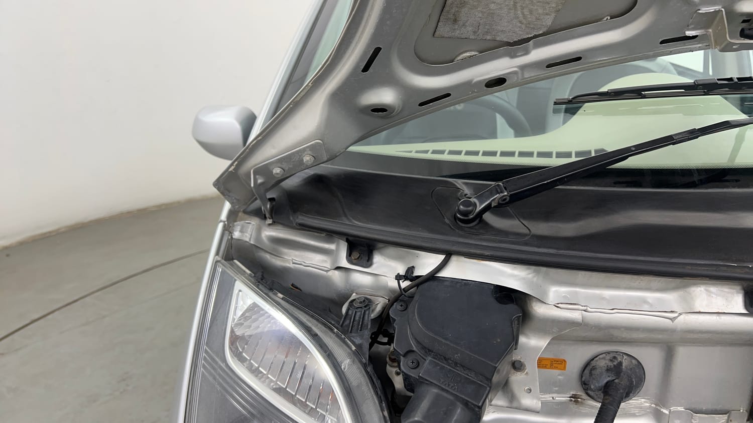 Used 2015 Tata Nano Twist XTA Petrol Automatic engine ENGINE RIGHT SIDE HINGE & APRON VIEW