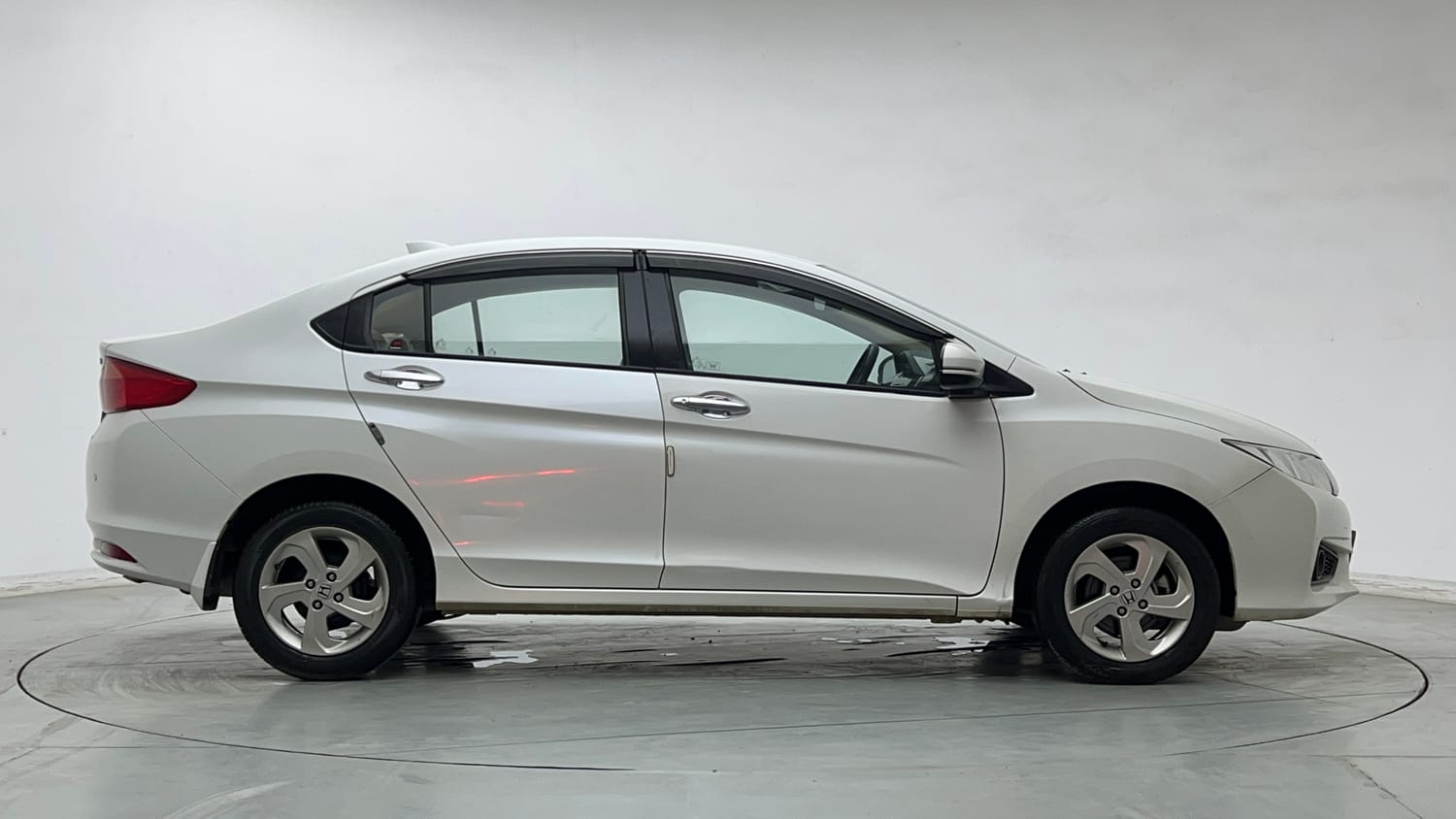 Used 2015 Honda City V Petrol Manual exterior RIGHT SIDE VIEW