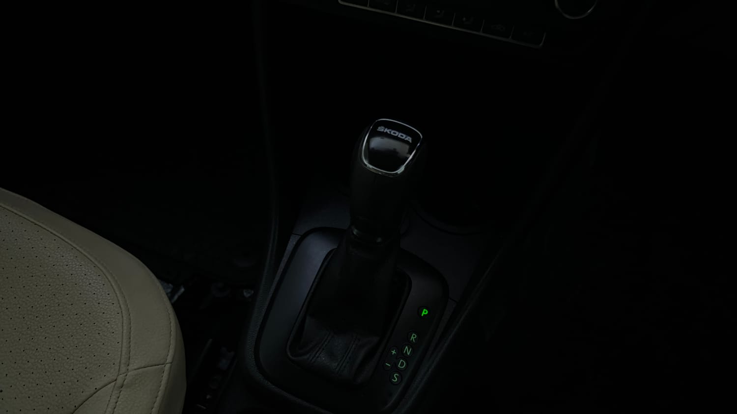Used 2021 Skoda Rapid Style AT Petrol Automatic interior GEAR  KNOB VIEW