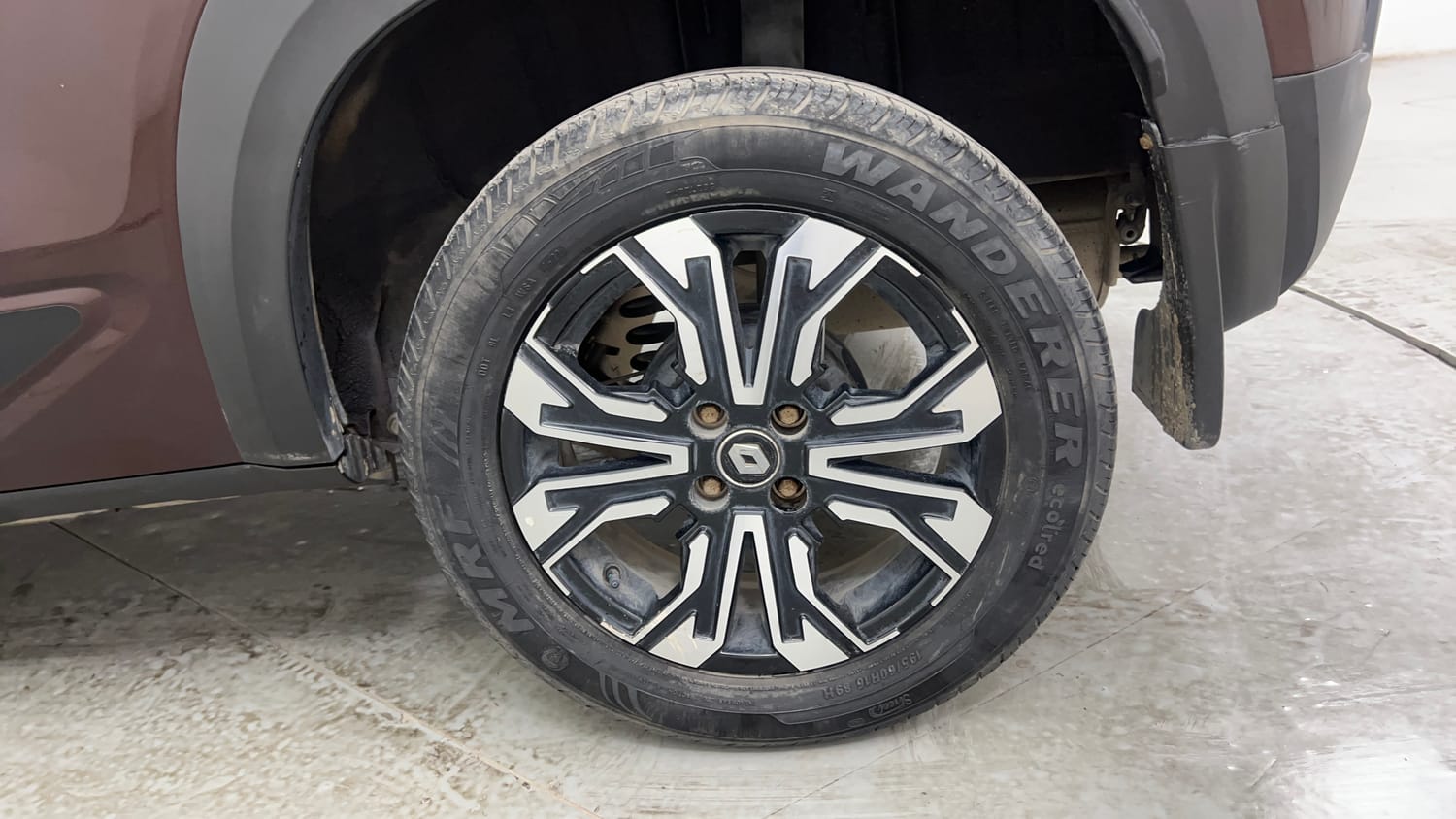 Used 2022 Renault Kiger RXZ AMT Petrol Automatic tyres LEFT REAR TYRE RIM VIEW