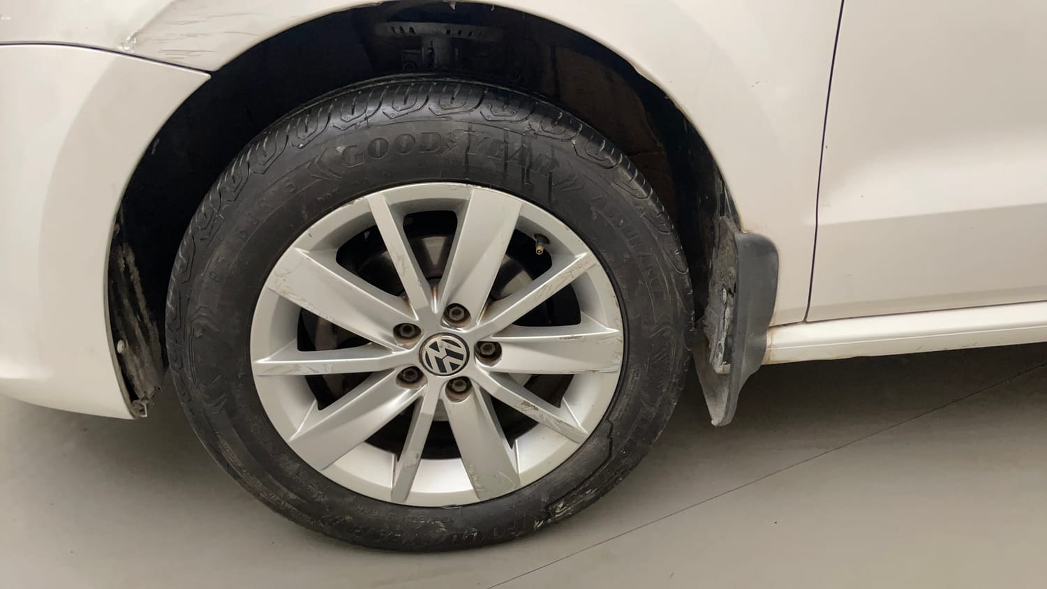 Used 2015 Volkswagen Polo Highline1.2L (P) Petrol Manual tyres LEFT FRONT TYRE RIM VIEW