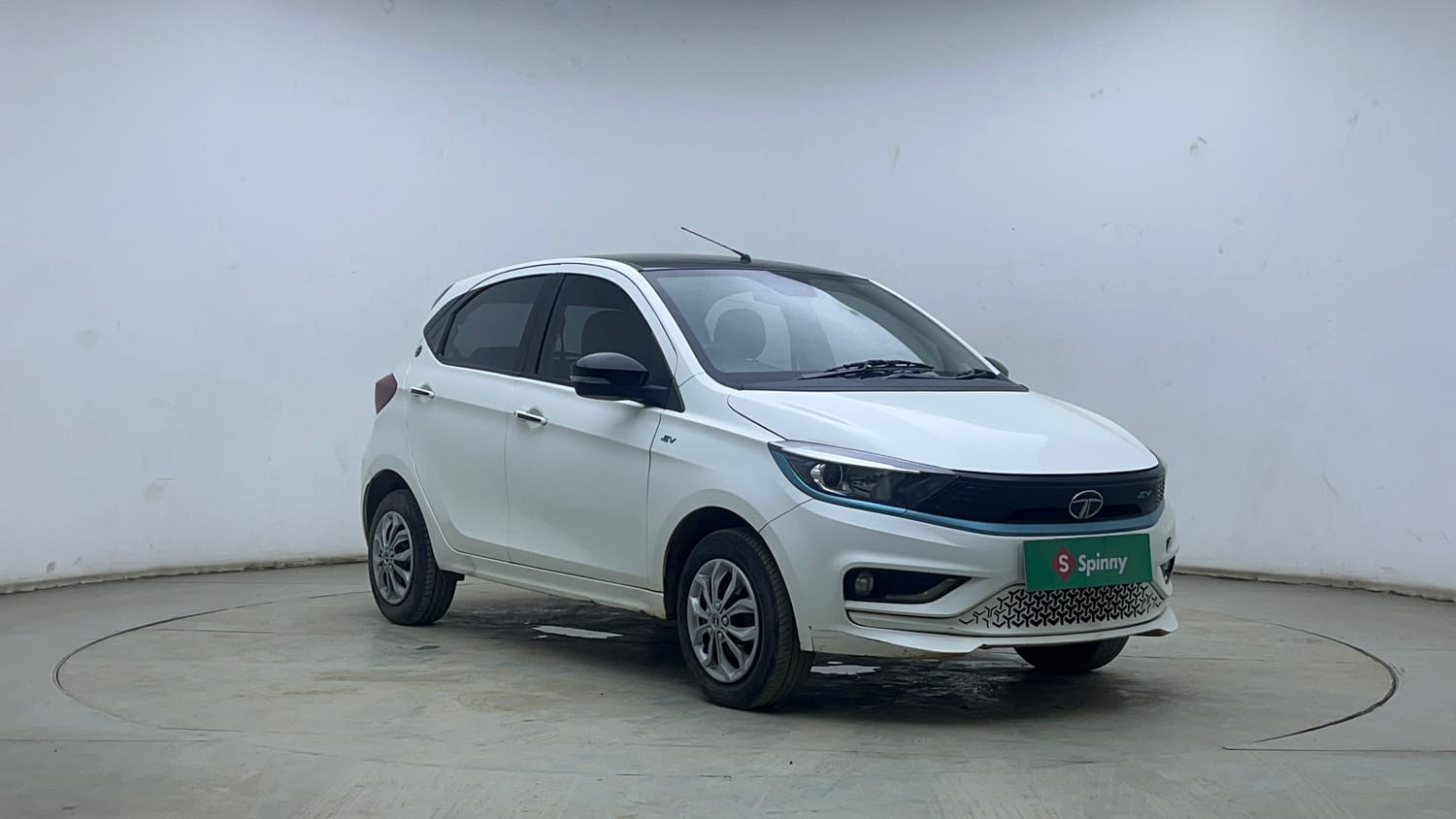 Used 2023 Tata Tiago EV XZ Plus Tech LUX Long Range Electric Automatic exterior RIGHT FRONT CORNER VIEW