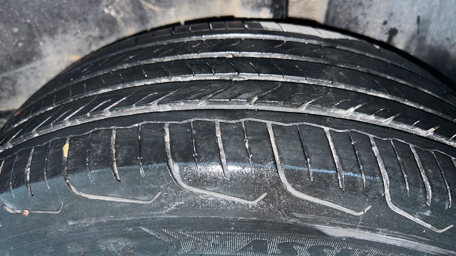 Used 2023 Tata Punch Accomplished Dazzle Sunroof CNG Cng Manual tyres LEFT REAR TYRE TREAD VIEW
