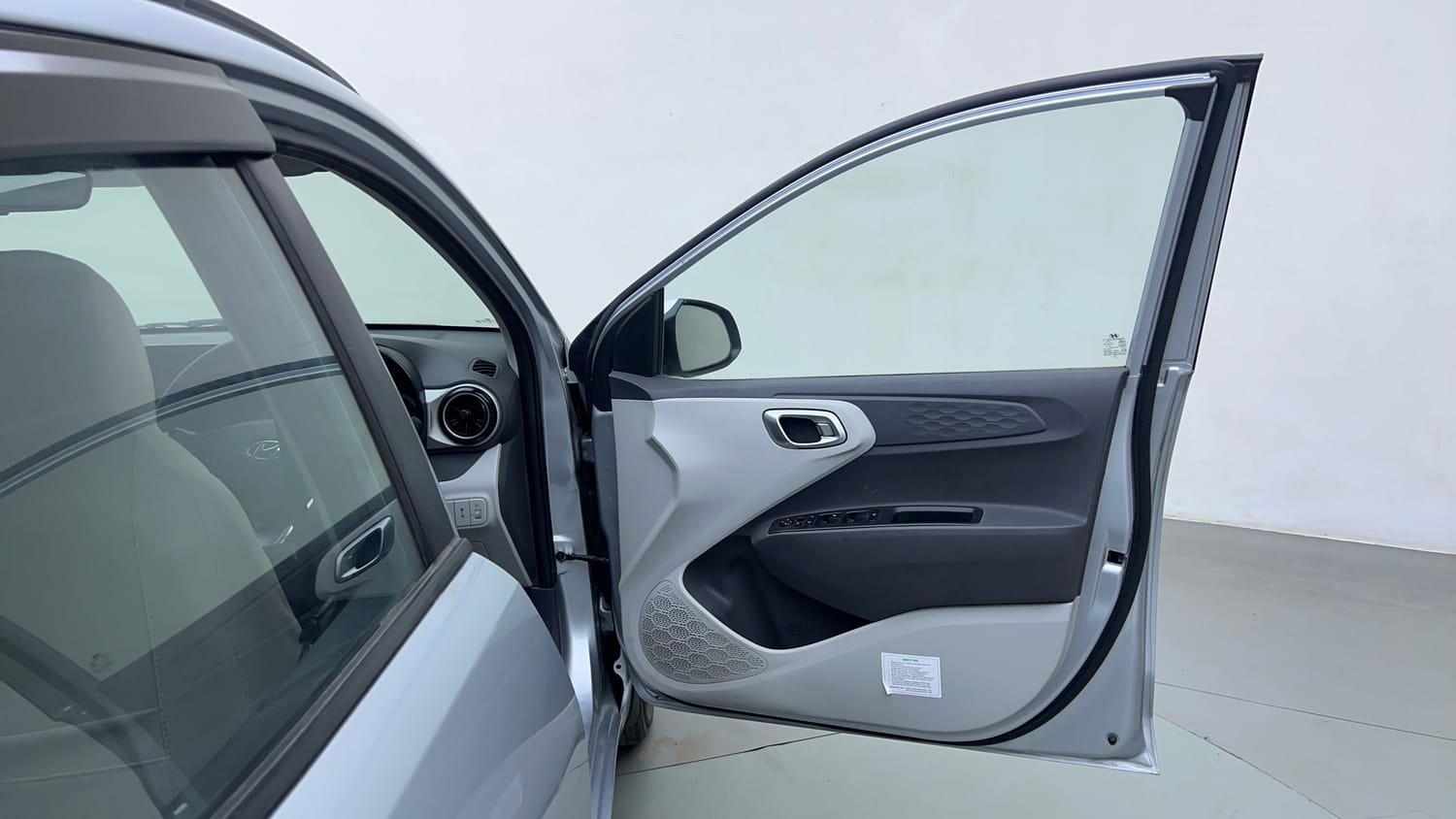 Used 2017 Maruti Suzuki Ertiga VXI CNG Cng Manual interior RIGHT FRONT DOOR OPEN VIEW