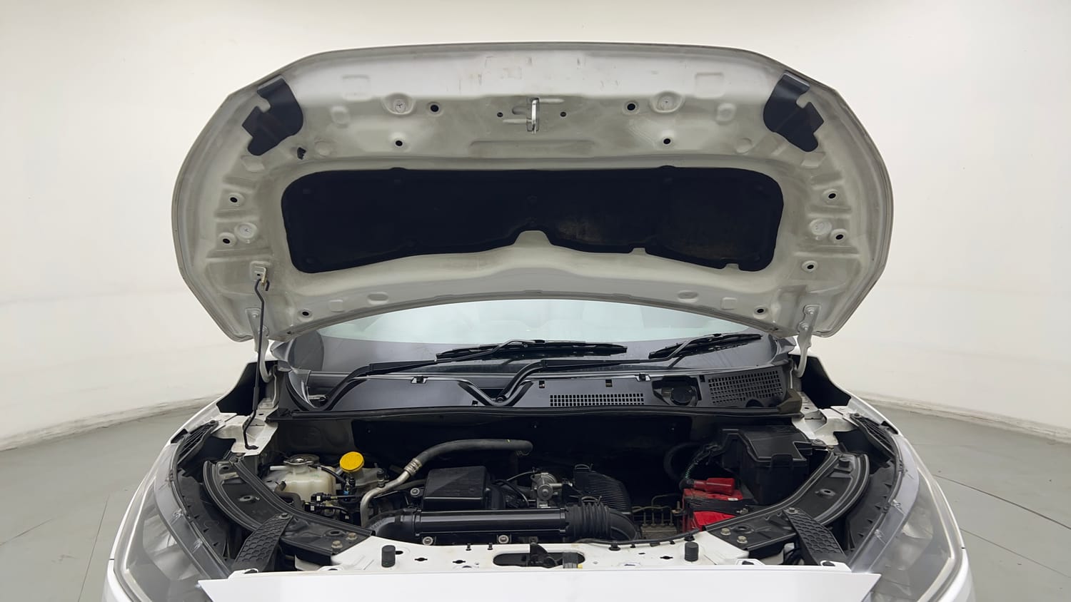 Used 2021 Nissan Magnite XE Petrol Manual engine ENGINE & BONNET OPEN FRONT VIEW