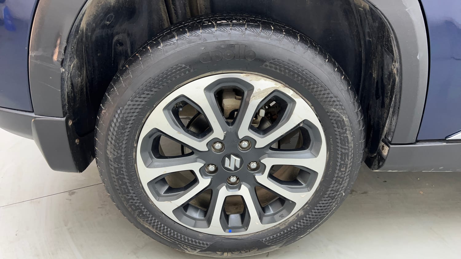 Used 2023 Maruti Suzuki Grand Vitara Zeta Smart Hybrid AT Petrol Automatic tyres RIGHT REAR TYRE RIM VIEW