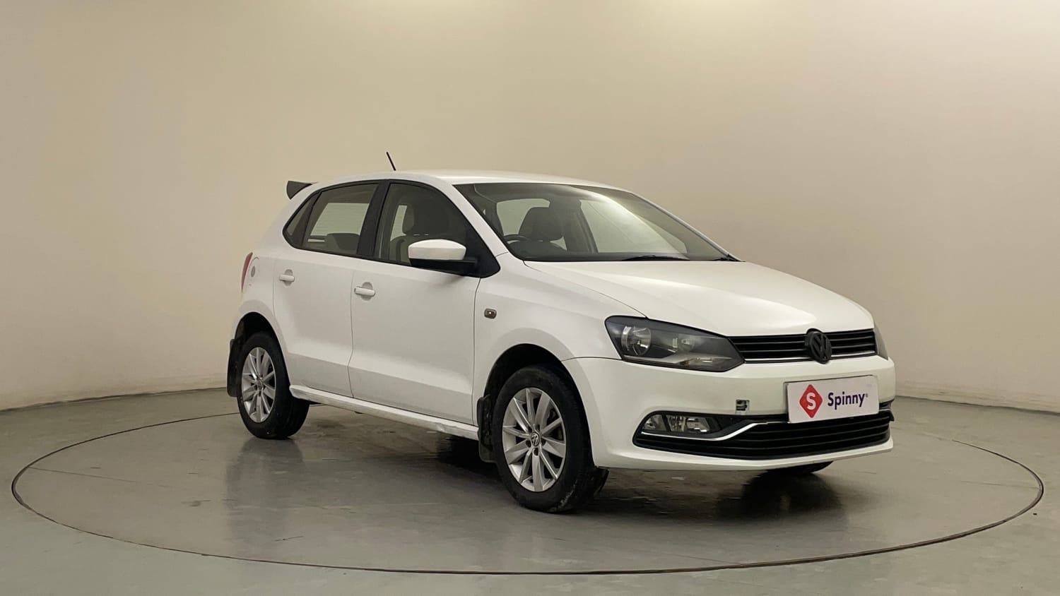 Used 2015 Volkswagen Polo Highline1.2L (P) Petrol Manual exterior RIGHT FRONT CORNER VIEW