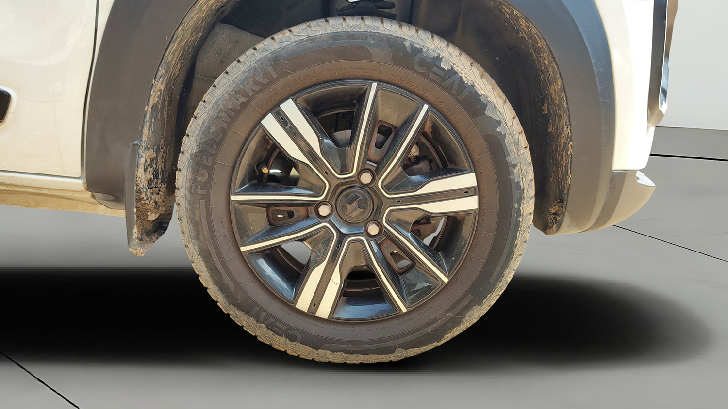 Used 2024 Renault Kwid CLIMBER 1.0 AMT Dual Tone Petrol Automatic tyres RIGHT FRONT TYRE RIM VIEW