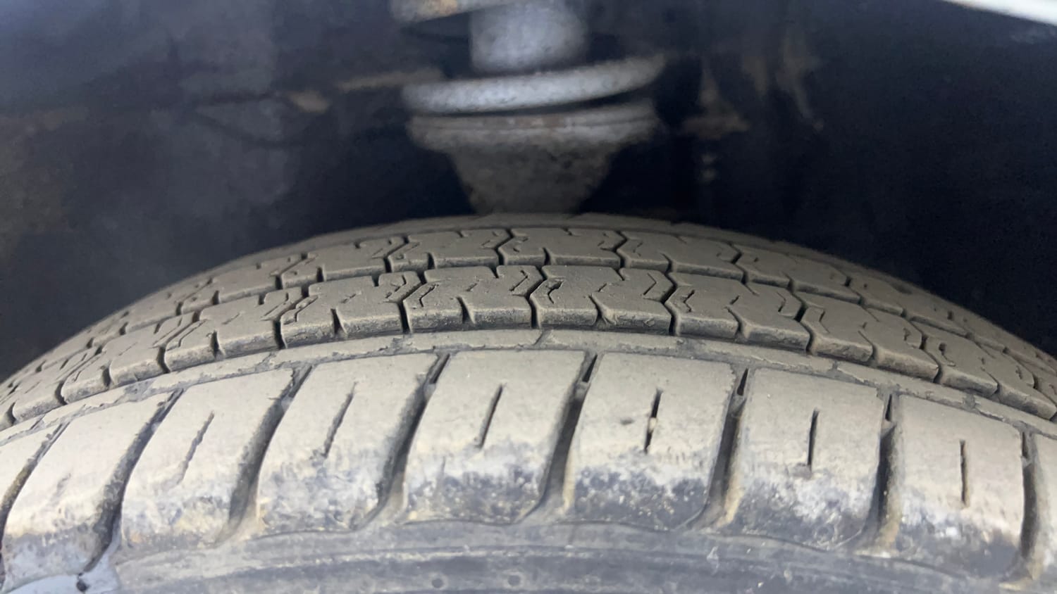 Used 2017 Maruti Suzuki Alto 800 LXi Petrol Manual tyres LEFT FRONT TYRE TREAD VIEW