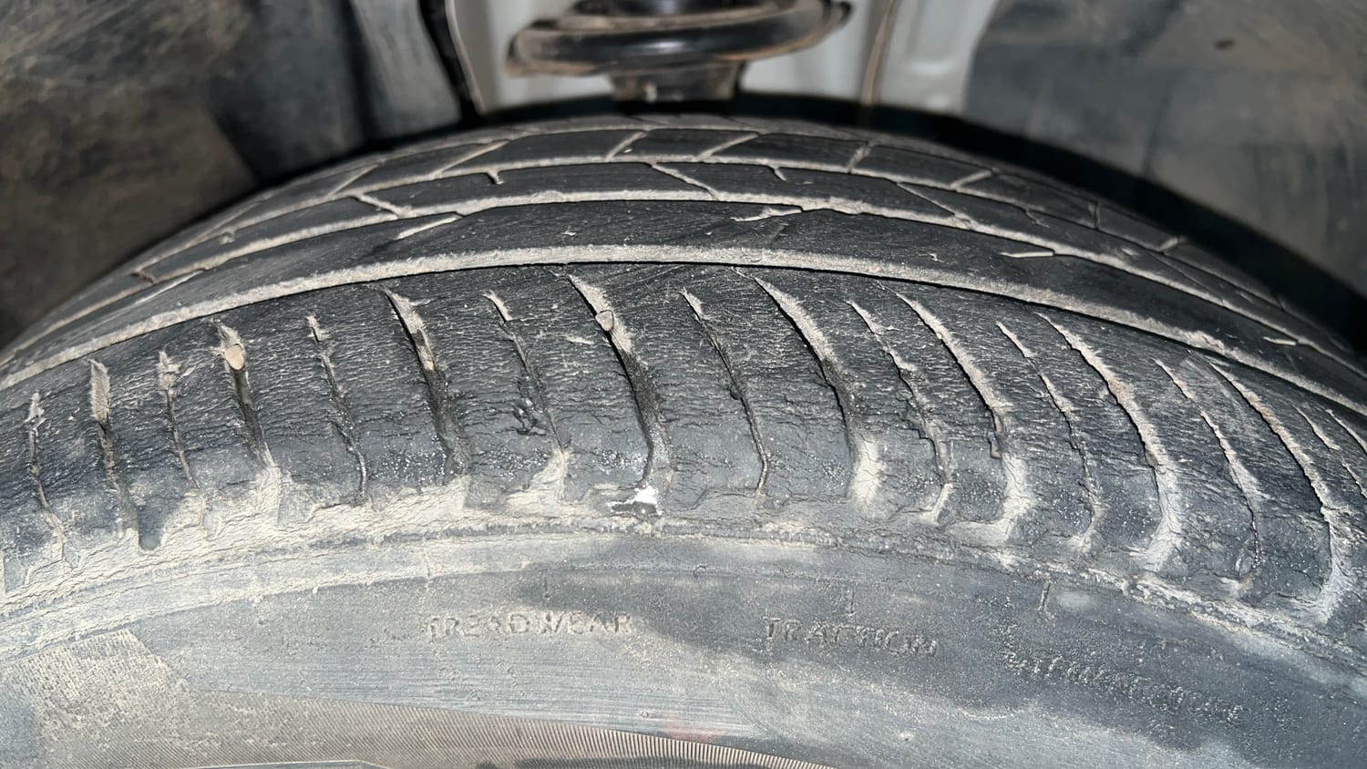 Used 2021 Nissan Magnite XE Petrol Manual tyres RIGHT FRONT TYRE TREAD VIEW