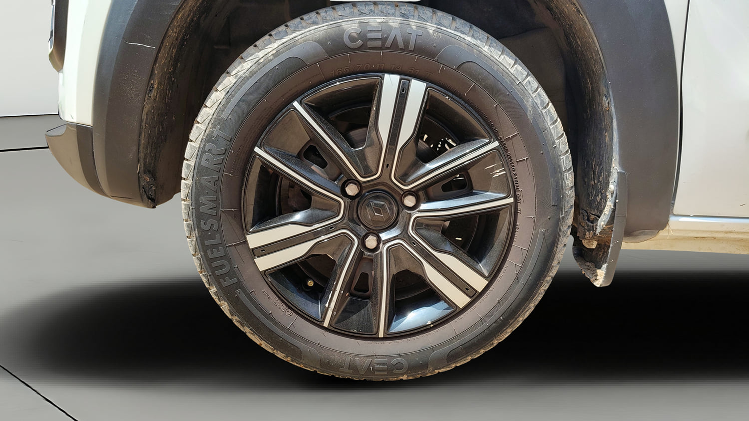 Used 2024 Renault Kwid CLIMBER 1.0 AMT Dual Tone Petrol Automatic tyres LEFT FRONT TYRE RIM VIEW