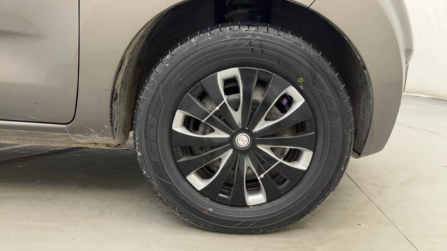 Used 2016 Datsun Redi-GO Sport Petrol Manual tyres RIGHT FRONT TYRE RIM VIEW