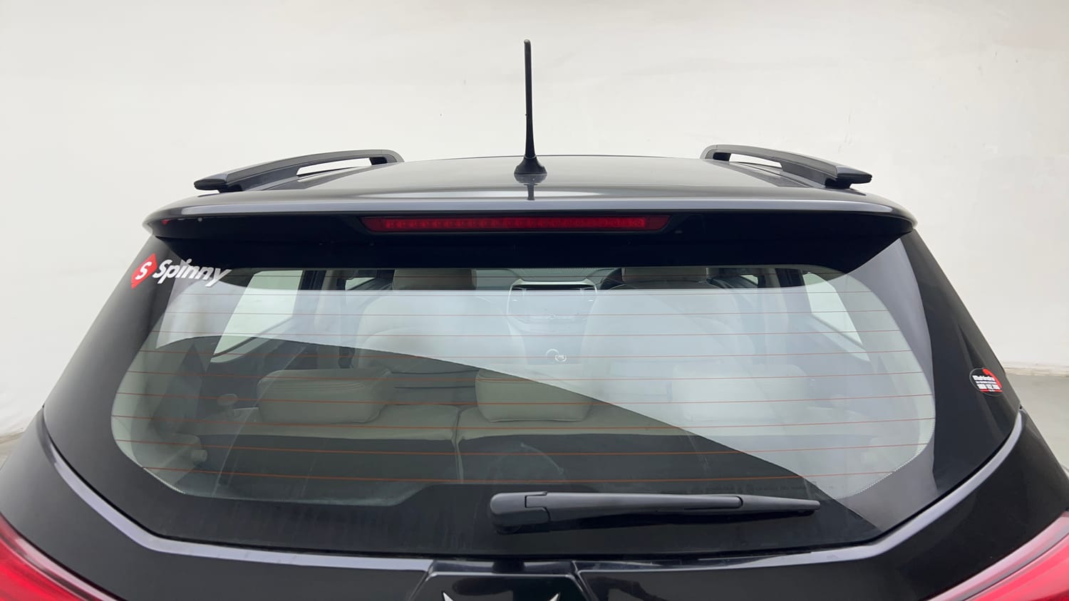 Used 2022 Mahindra XUV 300 W8 (O) 1.5 Diesel Diesel Manual exterior BACK WINDSHIELD VIEW