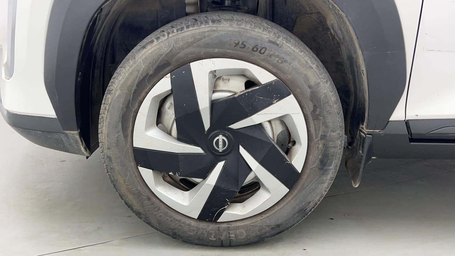 Used 2021 Nissan Magnite XE Petrol Manual tyres LEFT FRONT TYRE RIM VIEW