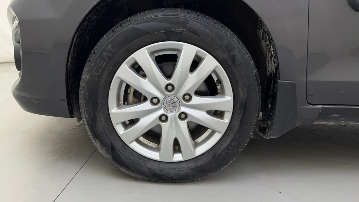 Used 2017 Maruti Suzuki Ertiga ZXI+ Petrol Manual tyres LEFT FRONT TYRE RIM VIEW