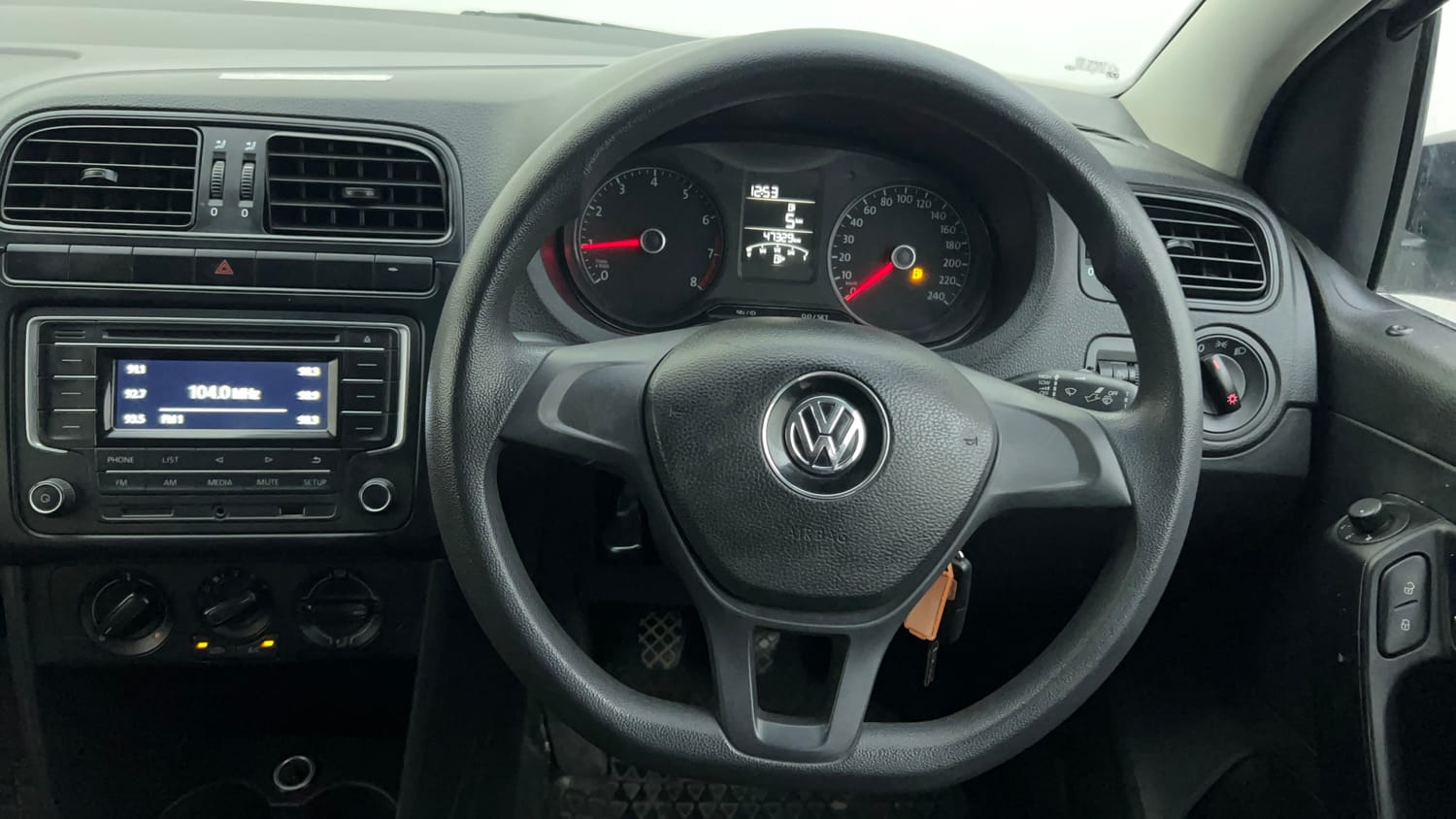 Used 2019 Volkswagen Ameo Comfortline 1.0L (P) Petrol Manual interior STEERING VIEW