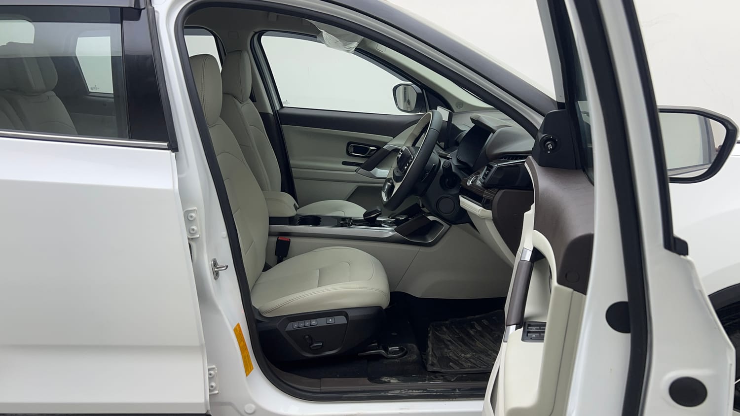 Used 2026 Tata Safari Accomplished X Automatic Petrol Automatic interior RIGHT SIDE FRONT DOOR CABIN VIEW