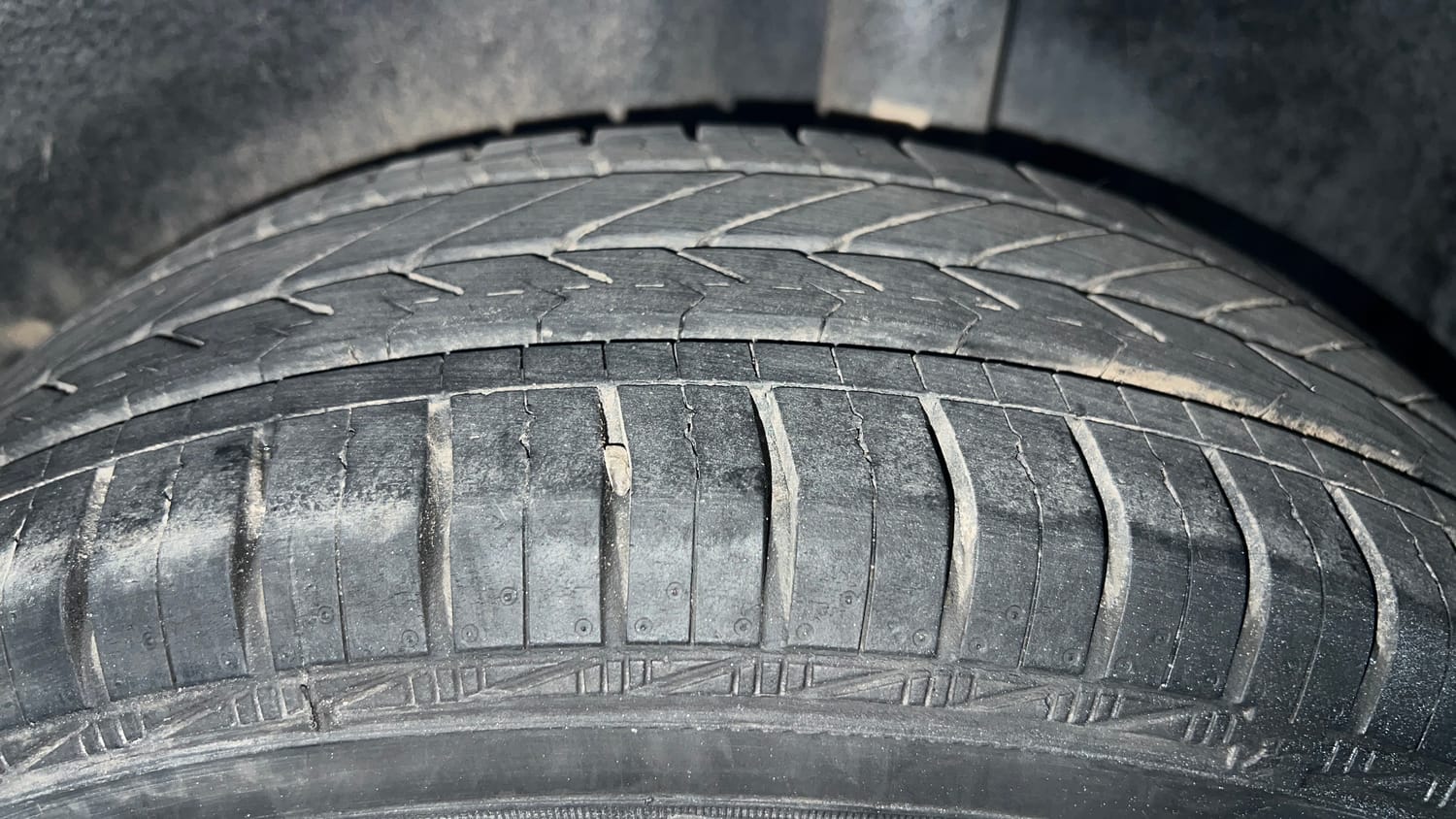 Used 2022 Volkswagen Polo Trendline 1.0L MPI Petrol Manual tyres LEFT REAR TYRE TREAD VIEW