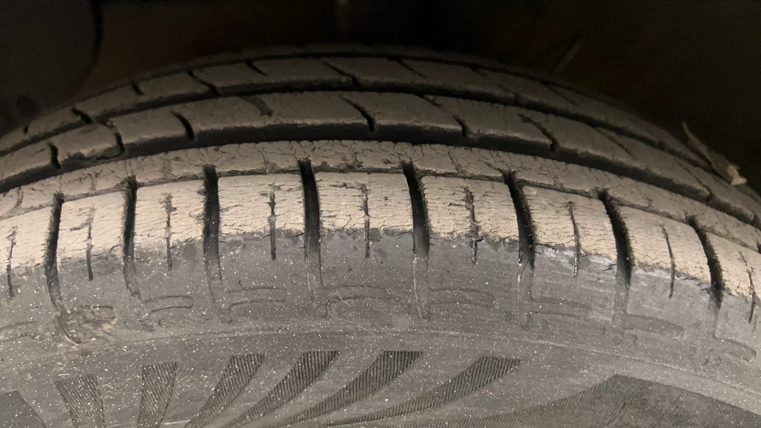 Used 2021 Hyundai Grand i10 Nios Sportz AMT 1.2 Kappa VTVT Petrol Automatic tyres LEFT FRONT TYRE TREAD VIEW