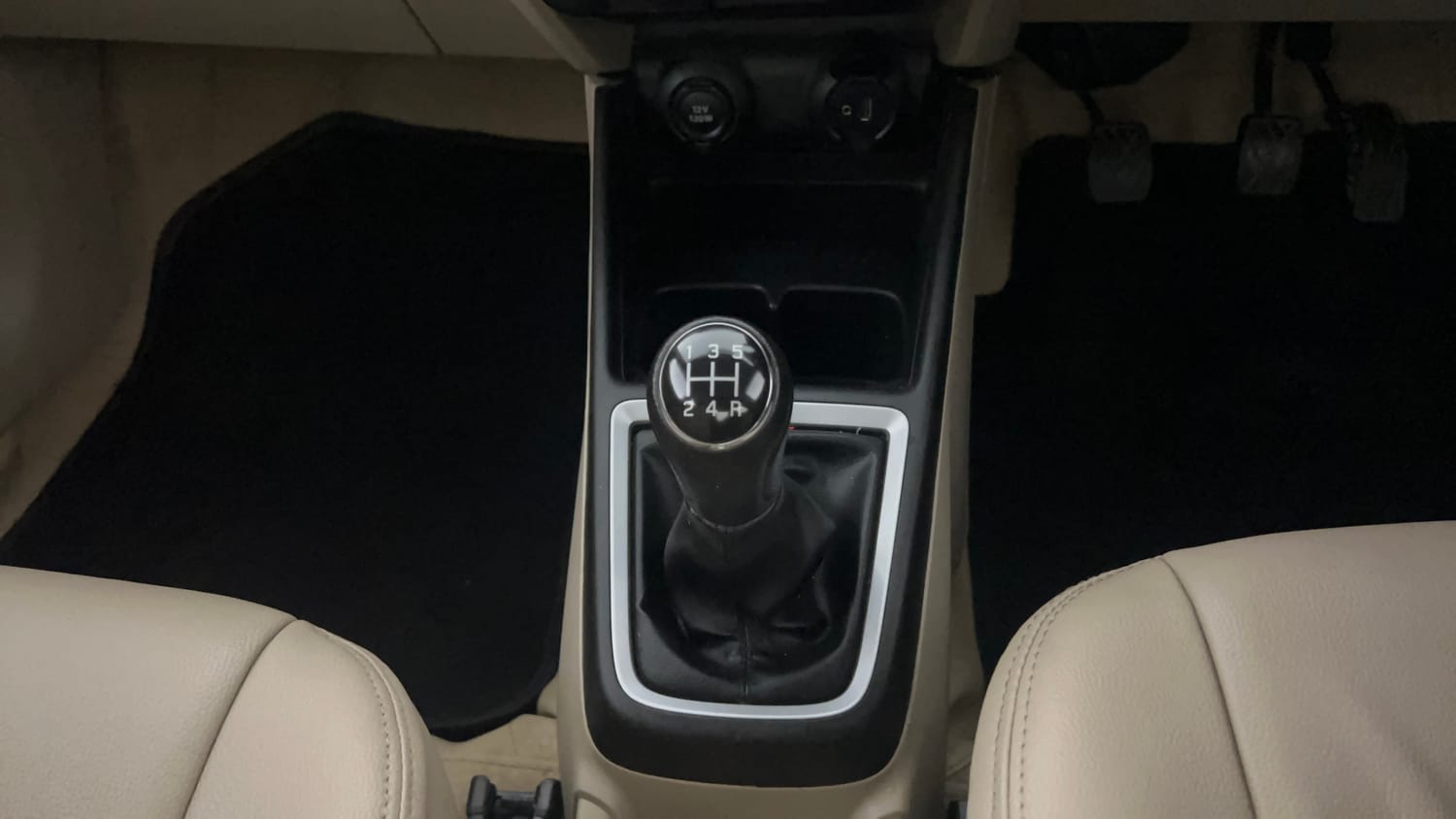 Used 2021 Maruti Suzuki Dzire VXi Petrol Manual interior GEAR  KNOB VIEW