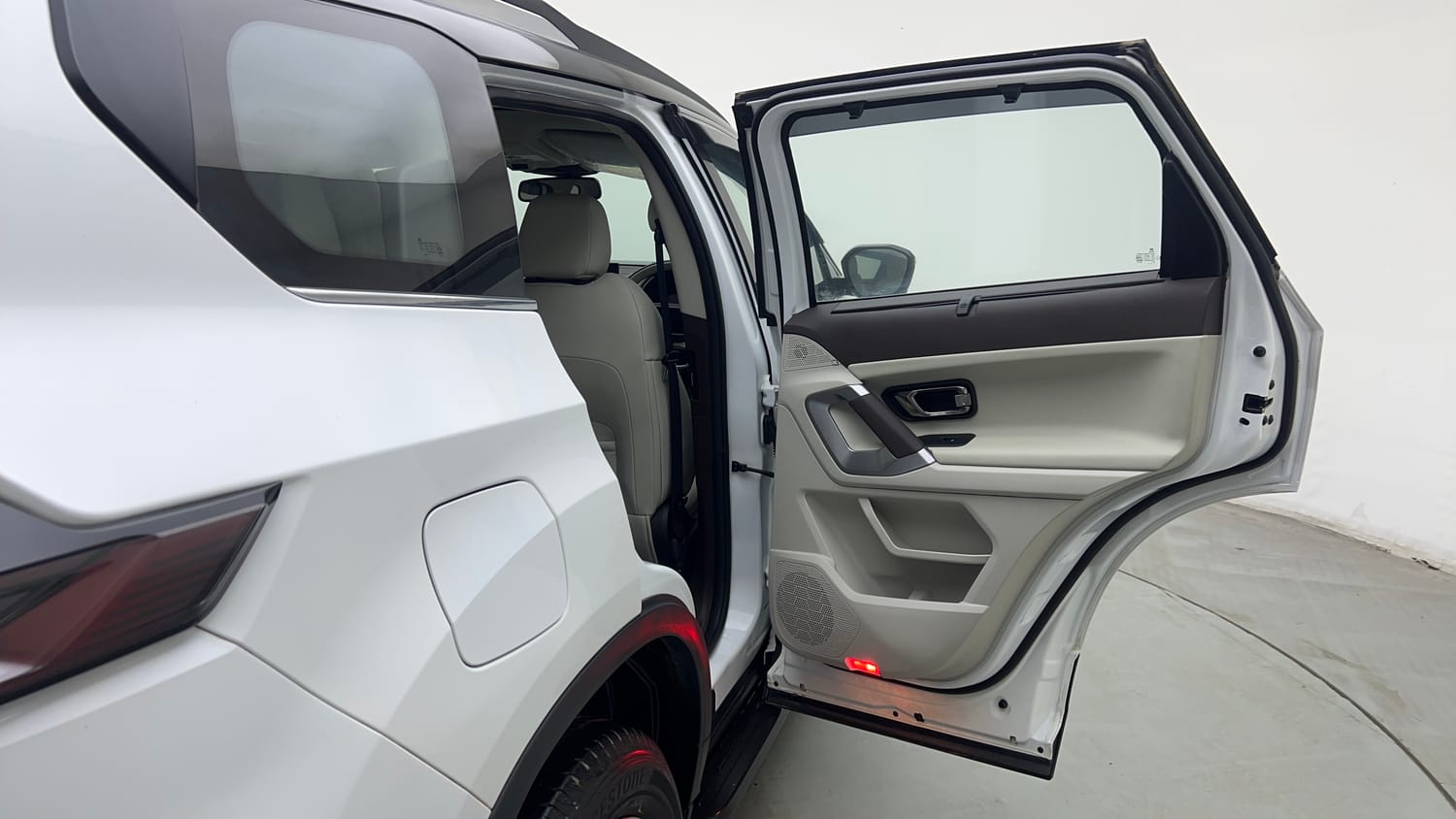Used 2026 Tata Safari Accomplished X Automatic Petrol Automatic interior RIGHT REAR DOOR OPEN VIEW