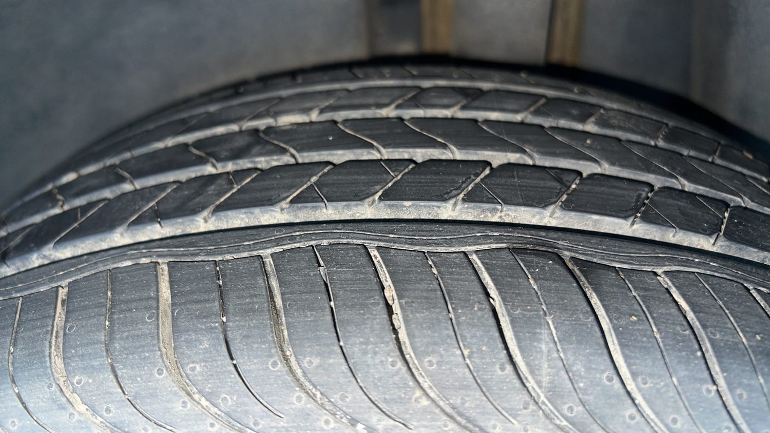 Used 2022 Volkswagen Taigun Topline 1.0 TSI MT Petrol Manual tyres LEFT REAR TYRE TREAD VIEW